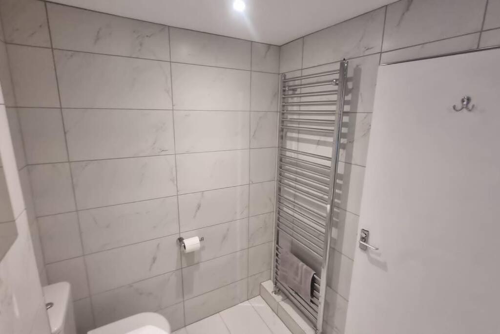 Spacious Self Contained Flat In Superb Location Lymington Exterior photo