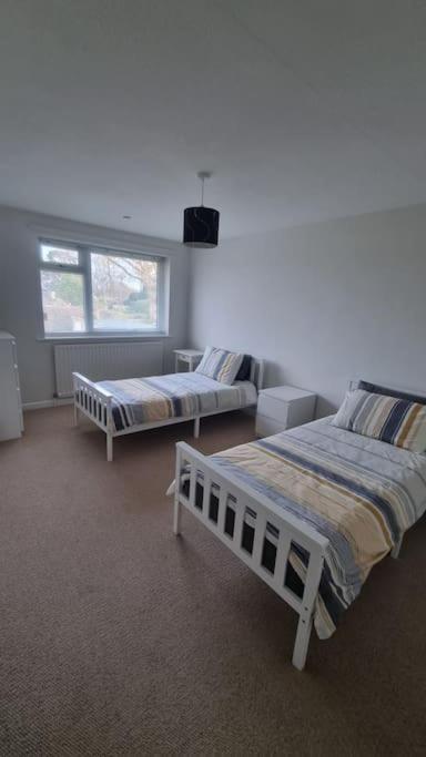 Spacious Self Contained Flat In Superb Location Lymington Exterior photo