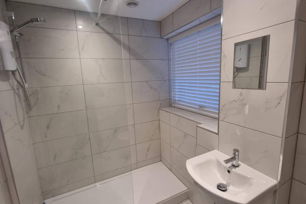 Spacious Self Contained Flat In Superb Location Lymington Exterior photo